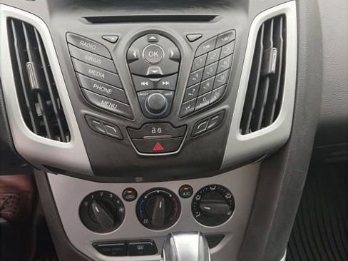 Used 2014 Ford Focus SE w/ Equipment Group 201A FWD image 2