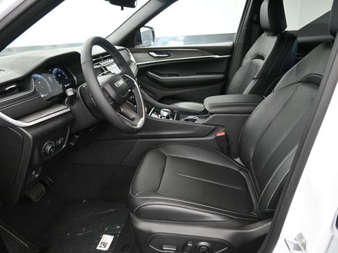 New 2025 Jeep Grand Cherokee L Limited w/ Trailer Tow Package image 15