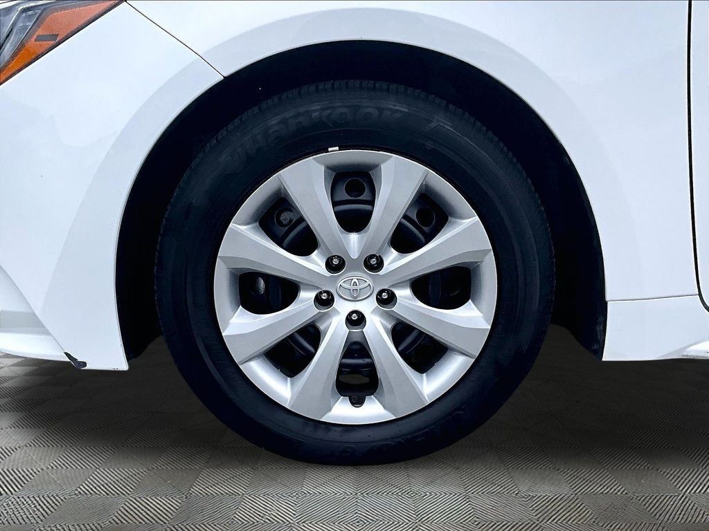 Used 2025 Toyota Corolla LE FWD image 7