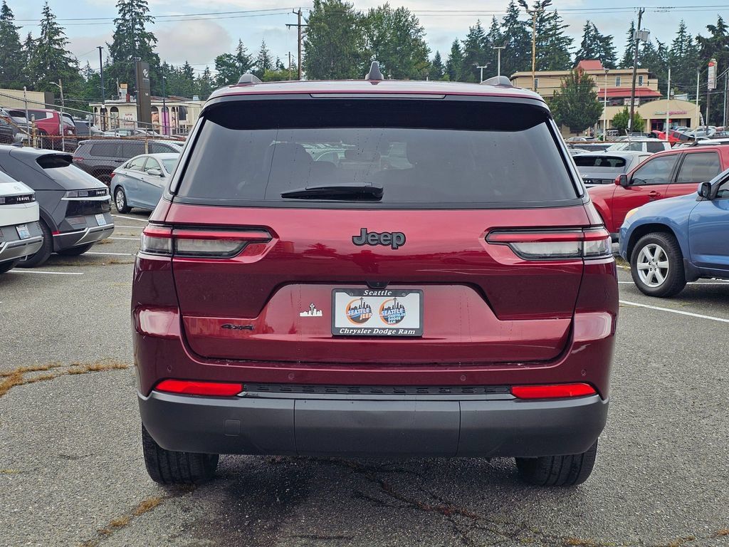 Used 2023 Jeep Grand Cherokee L Laredo AWD/4WD image 7