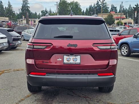 Used 2023 Jeep Grand Cherokee L Laredo AWD/4WD image 7