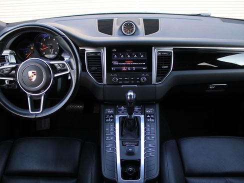 Used 2017 Porsche Macan image 21