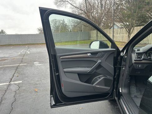 Certified 2025 Audi Q5 e Premium Plus w/ Premium Plus Package image 20