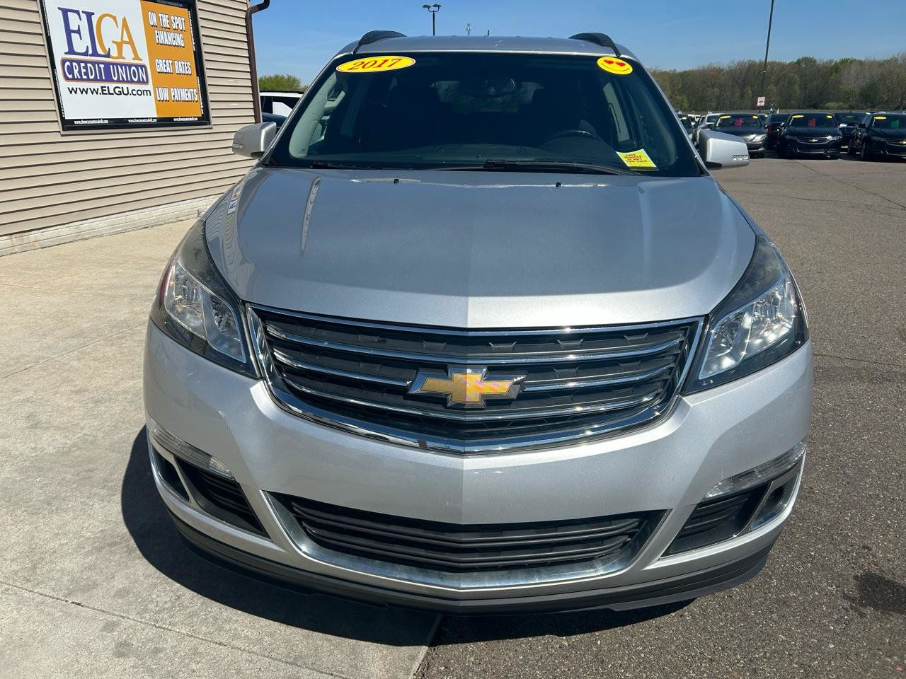 Used 2017 Chevrolet Traverse LT w/ Style and Technology Package FWD image 2