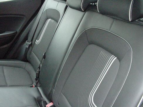 Used 2022 Hyundai Venue Limited image 23