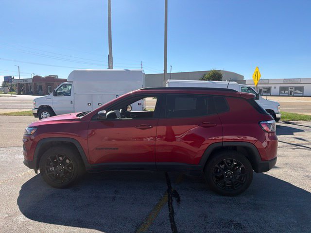 Used 2025 Jeep Compass Latitude w/ Altitude Special Edition AWD/4WD image 7
