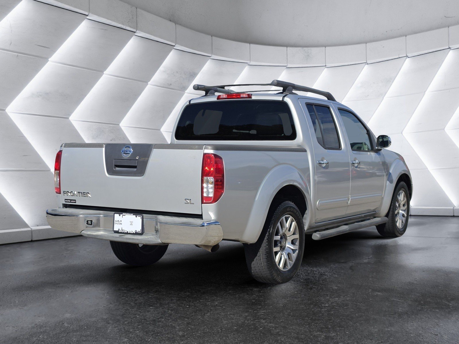 Used 2011 Nissan Frontier SL RWD image 3