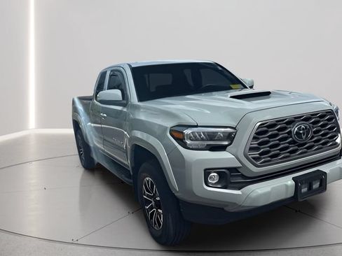 Used 2023 Toyota Tacoma TRD Sport w/ TRD Premium Sport Package AWD/4WD image 17
