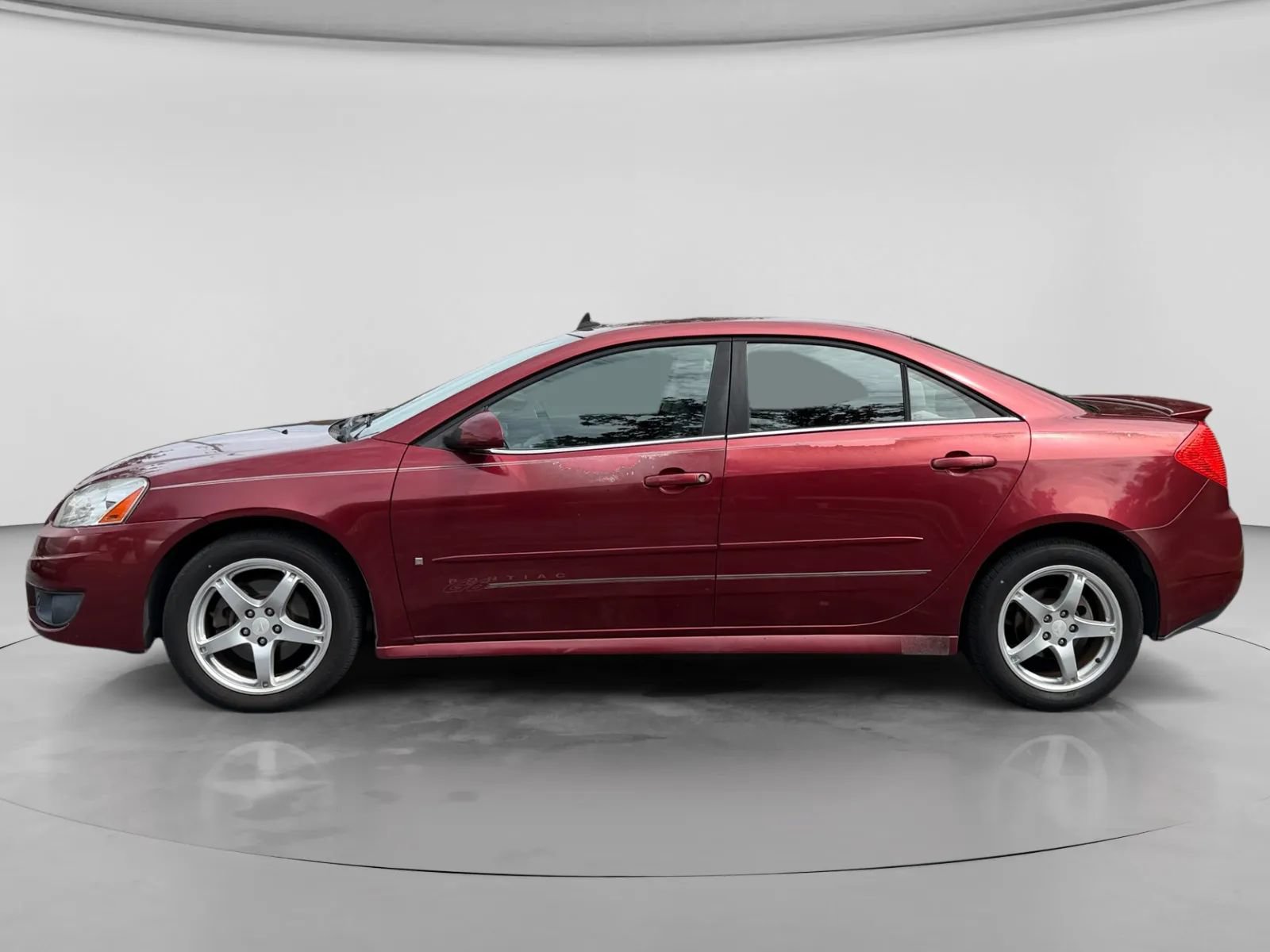 Used 2009 Pontiac G6 Sedan w/ Sport Package 2 FWD image 2