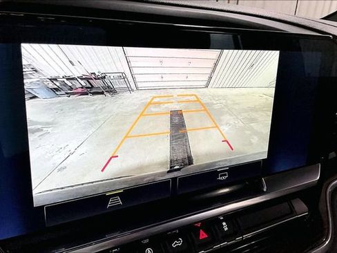 Used 2022 Chevrolet Silverado 1500 LT image 24