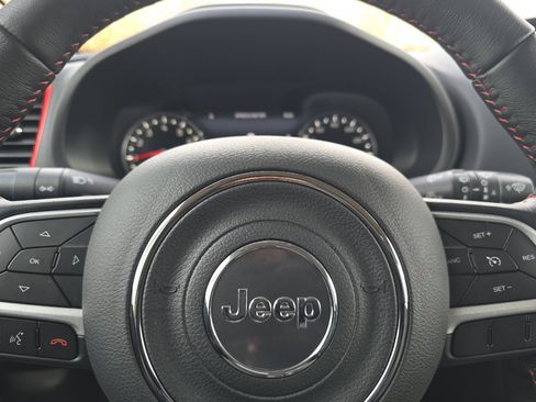 Used 2023 Jeep Renegade Trailhawk w/ Trailhawk Elite Group image 21