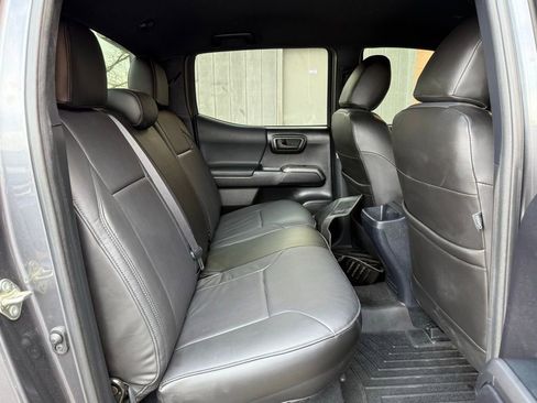 Used 2020 Toyota Tacoma TRD Sport w/ Technology Package image 16