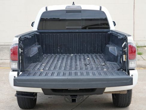 Used 2021 Toyota Tacoma TRD Sport w/ Technology Package RWD image 9