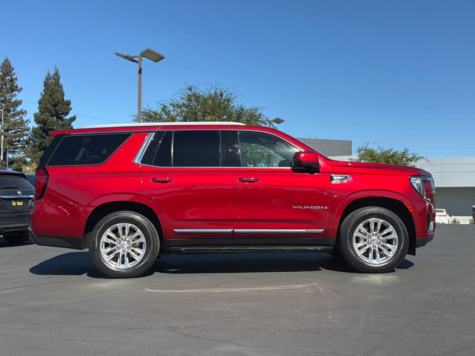 Used 2021 GMC Yukon SLT w/ SLT Luxury Plus Package AWD/4WD image 6