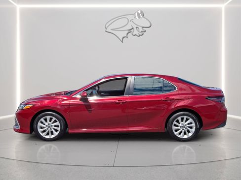Used 2021 Toyota Camry LE w/ Carpet Mat Package (TMS) AWD/4WD image 2