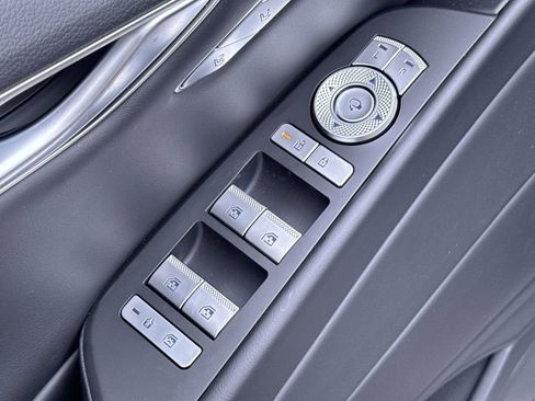 Used 2025 Genesis G80 2.5T image 12