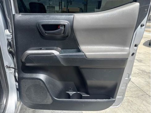 Used 2018 Toyota Tacoma SR5 RWD image 21