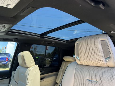 Used 2023 Cadillac Escalade Premium Luxury w/ Performance Package AWD/4WD image 24