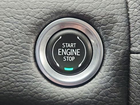Used 2021 GMC Yukon XL Denali w/ Denali Ultimate Package RWD image 17