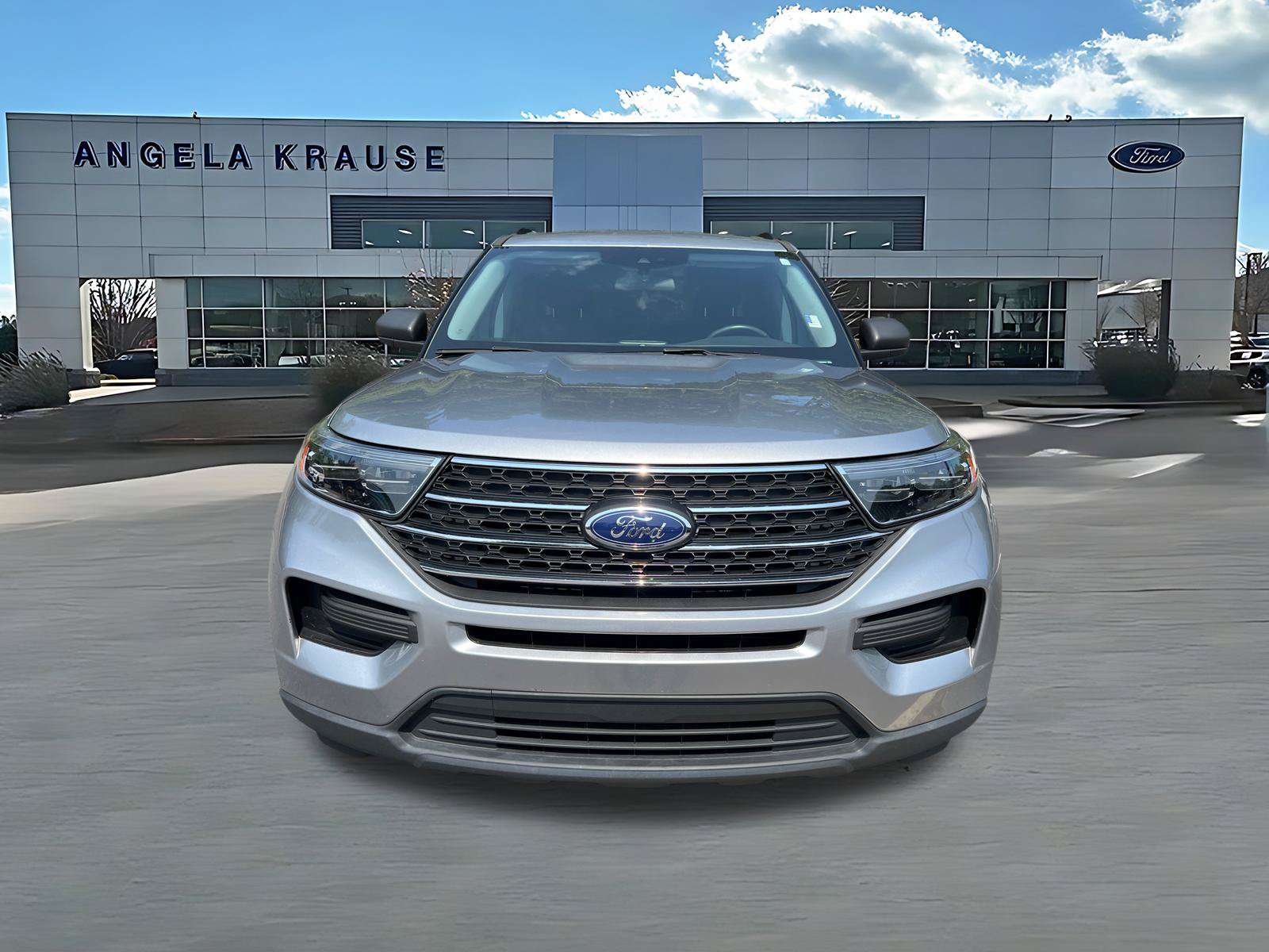 Used 2022 Ford Explorer XLT RWD image 2