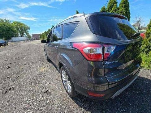 Used 2017 Ford Escape Titanium image 2