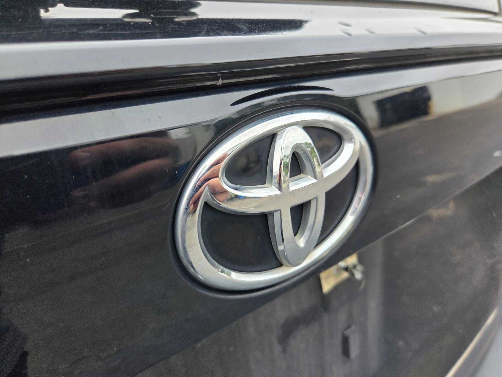 Used 2020 Toyota RAV4 XLE FWD image 4