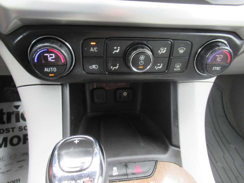 Used 2018 GMC Acadia SLE FWD image 24