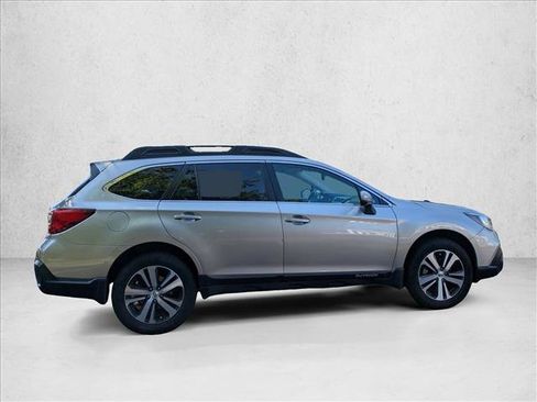 Used 2018 Subaru Outback 2.5i Limited AWD/4WD image 4