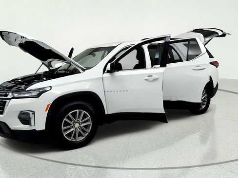Certified 2023 Chevrolet Traverse LT FWD image 9