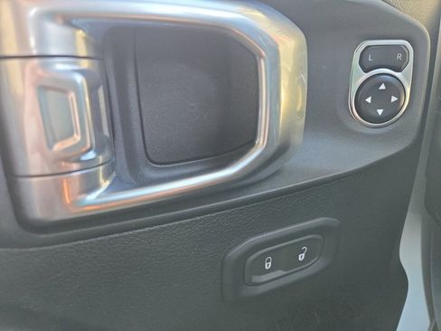 Used 2024 Jeep Wrangler Unlimited Rubicon AWD/4WD image 14