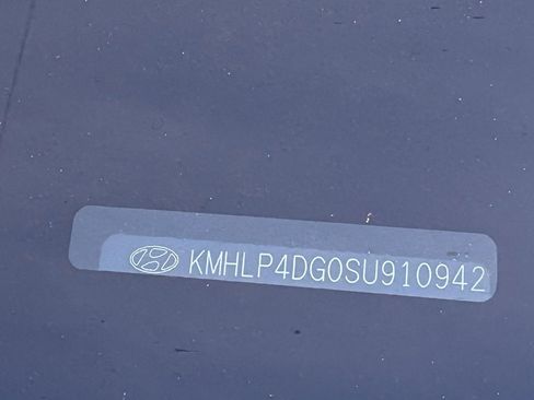 Used 2025 Hyundai Elantra Limited image 9