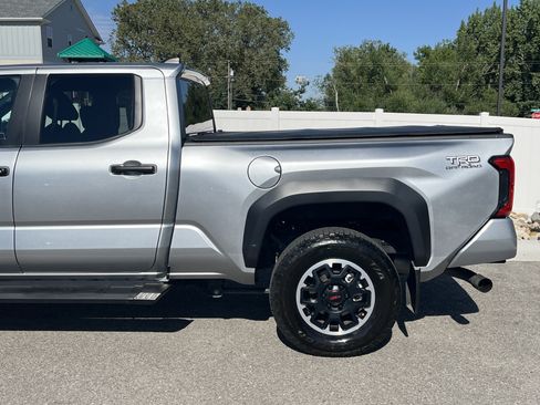 Used 2024 Toyota Tacoma TRD Off-Road AWD/4WD image 4