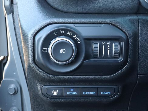 Used 2021 Jeep Wrangler Unlimited Sahara w/ Safety Group image 17