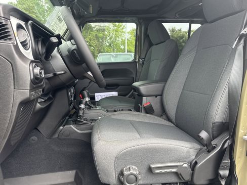 New 2025 Jeep Gladiator Sport image 16