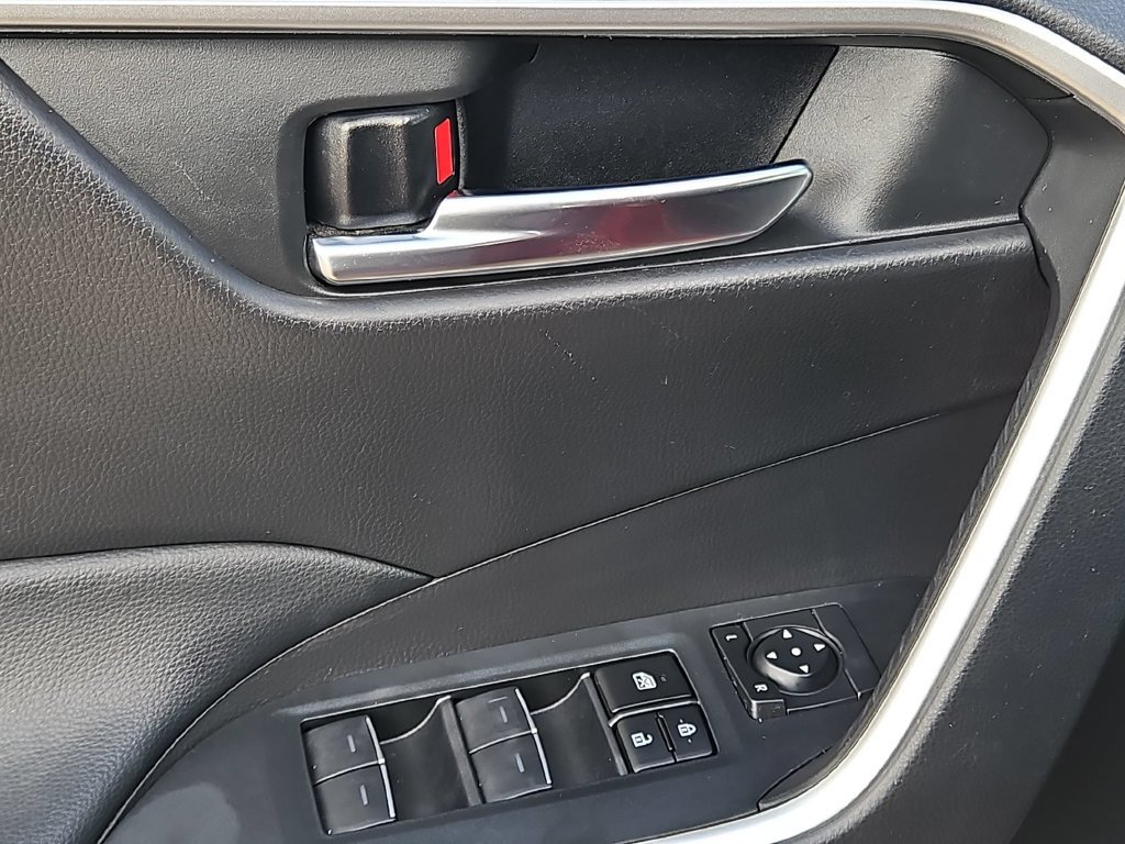 Used 2023 Toyota RAV4 XLE FWD image 15