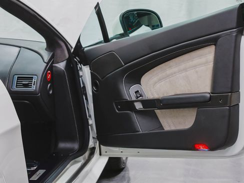 Used 2011 Aston Martin V12 Vantage Coupe image 69