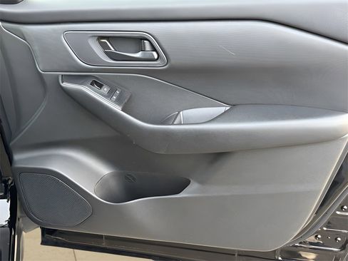 Used 2024 Nissan Rogue S image 14