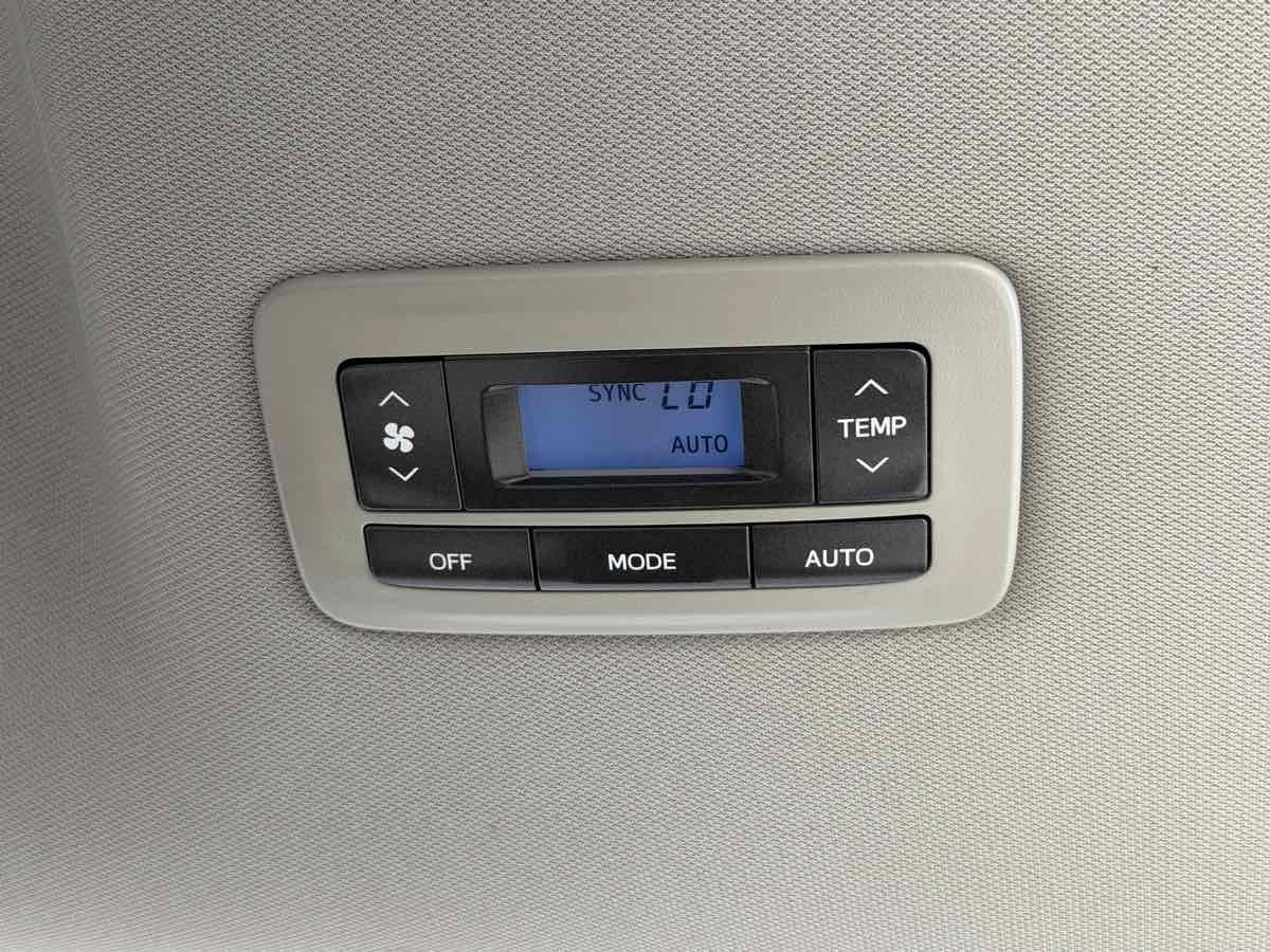 Used 2018 Toyota Sienna XLE Premium FWD image 24