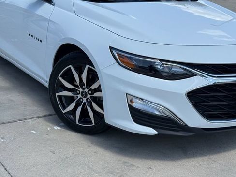 Used 2025 Chevrolet Malibu RS FWD image 2