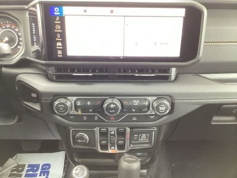 New 2026 Jeep Gladiator Sport AWD/4WD image 12