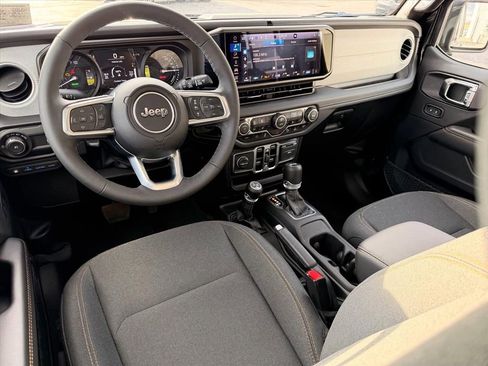 Used 2025 Jeep Wrangler Unlimited Sahara w/ Safety Group image 12