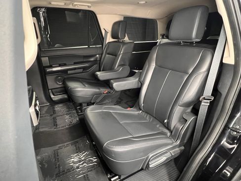 Used 2023 Ford Expedition XLT image 11