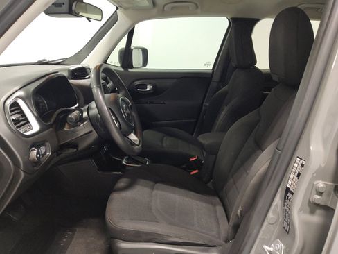 Used 2020 Jeep Renegade Latitude FWD image 17