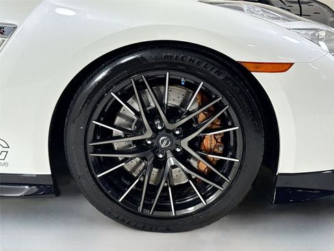 Used 2020 Nissan GT-R Premium image 36