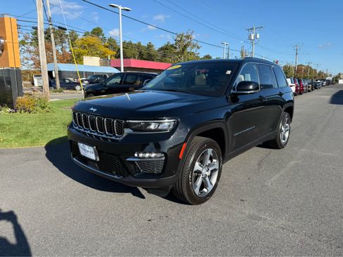 Used 2023 Jeep Grand Cherokee 4WD 4xe w/ Luxury Tech Group II image 4