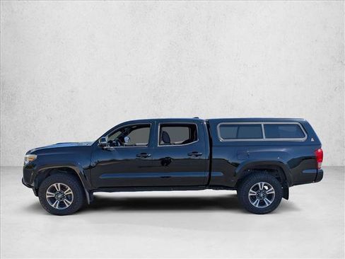 Used 2017 Toyota Tacoma TRD Sport w/ Tow Package RWD image 9