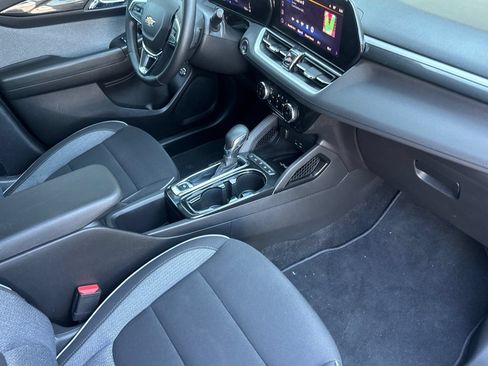 Used 2025 Chevrolet TrailBlazer LT w/ Convenience Package FWD image 20