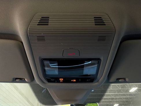 Used 2026 Volkswagen Atlas SE FWD image 19