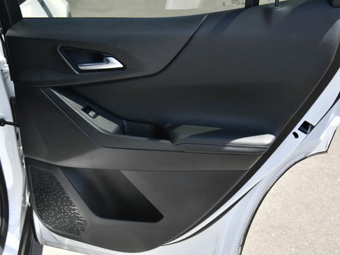 Used 2025 Chevrolet Equinox LT FWD image 42