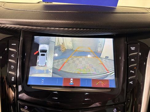 Used 2020 Cadillac Escalade Luxury AWD/4WD image 18